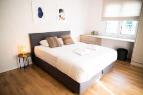 Urban Comfort 2 bdrm next to Metro